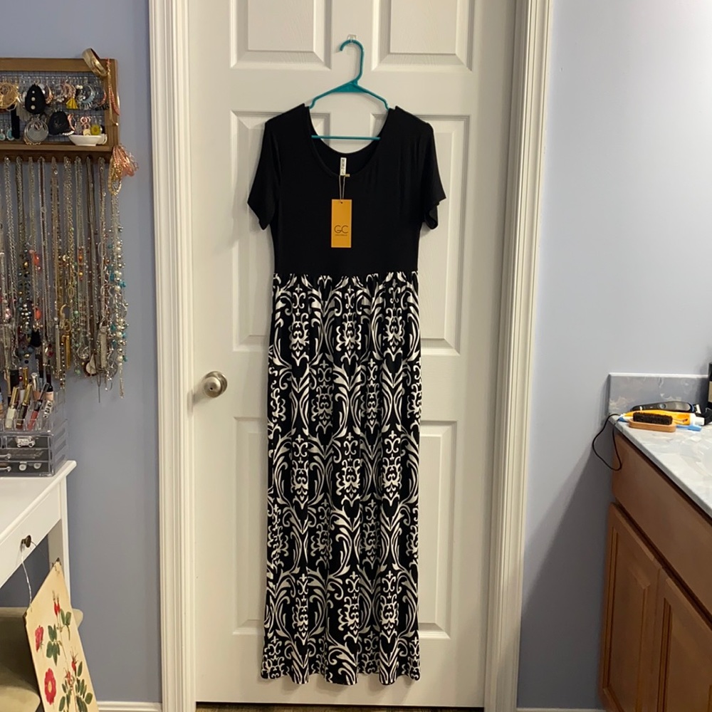 Black and White Sleeve Maxi Dress